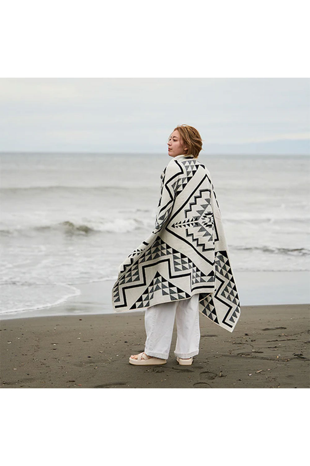 PENDLETON OVERSIZED JACQUARD TOWELS