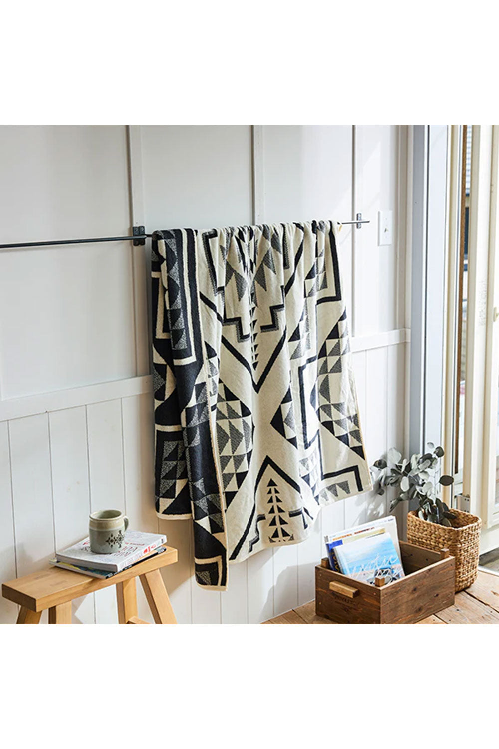 PENDLETON OVERSIZED JACQUARD TOWELS