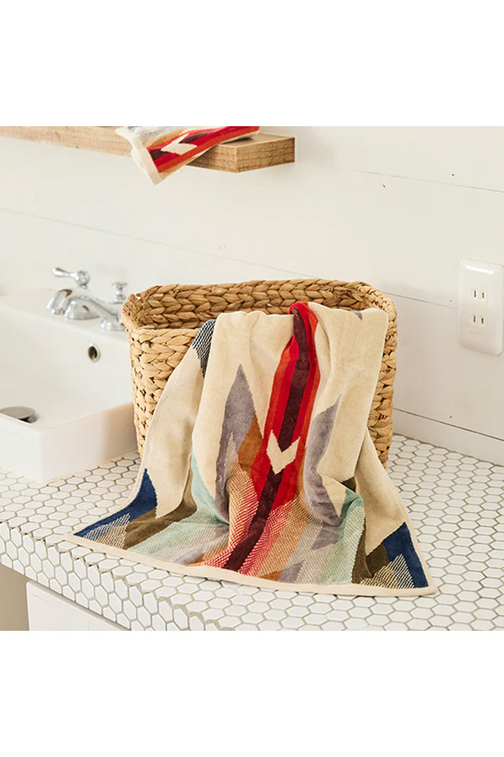 PENDLETON ICONIC JACQUARD HAND TOWEL