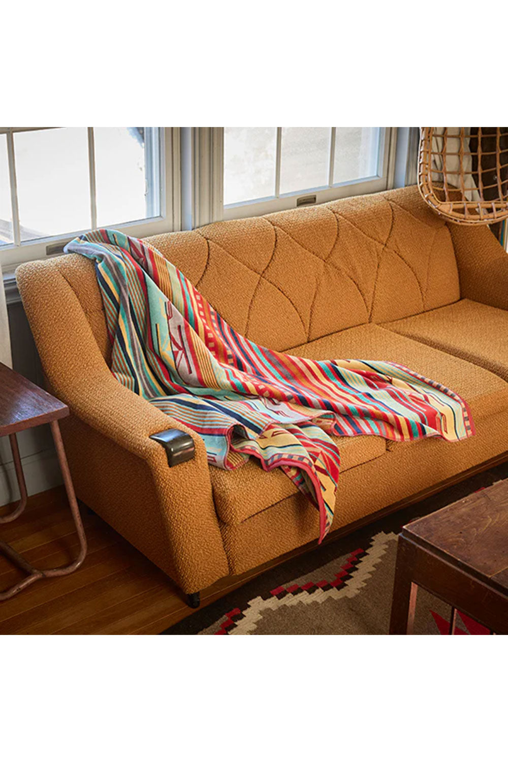 PENDLETON OVERSIZED CUSTOM JACQUARD TOWEL