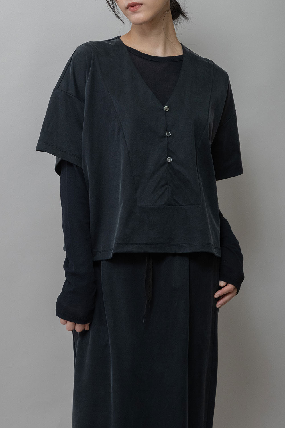 Munich サテンジャージーＶネックトップス【MN261U12】