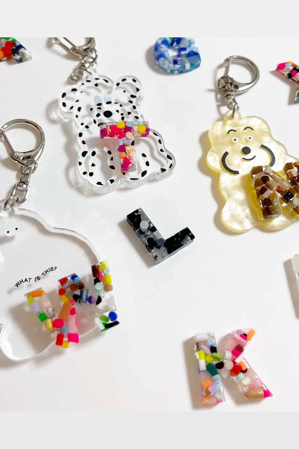 <WIT>initial keychain