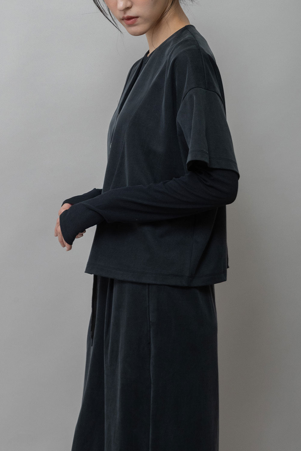 Munich サテンジャージーＶネックトップス【MN261U12】