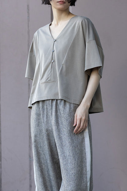 Munich サテンジャージーＶネックトップス【MN261U12】