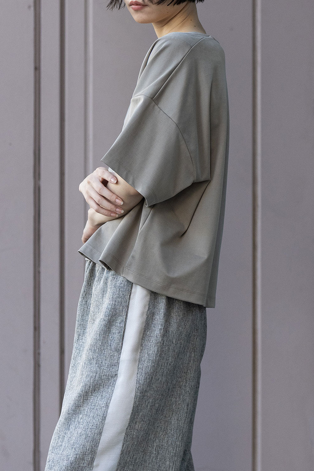 Munich サテンジャージーＶネックトップス【MN261U12】