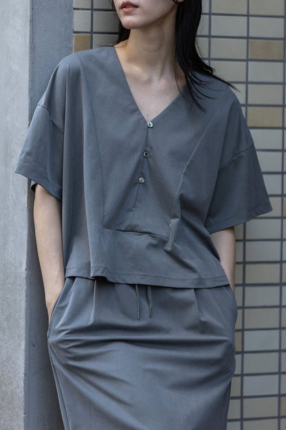 Munich サテンジャージーＶネックトップス【MN261U12】