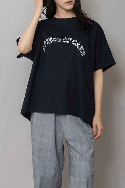 Munich ”A PIECE OF CAKE”ロゴプリントTシャツ【MN261U33】