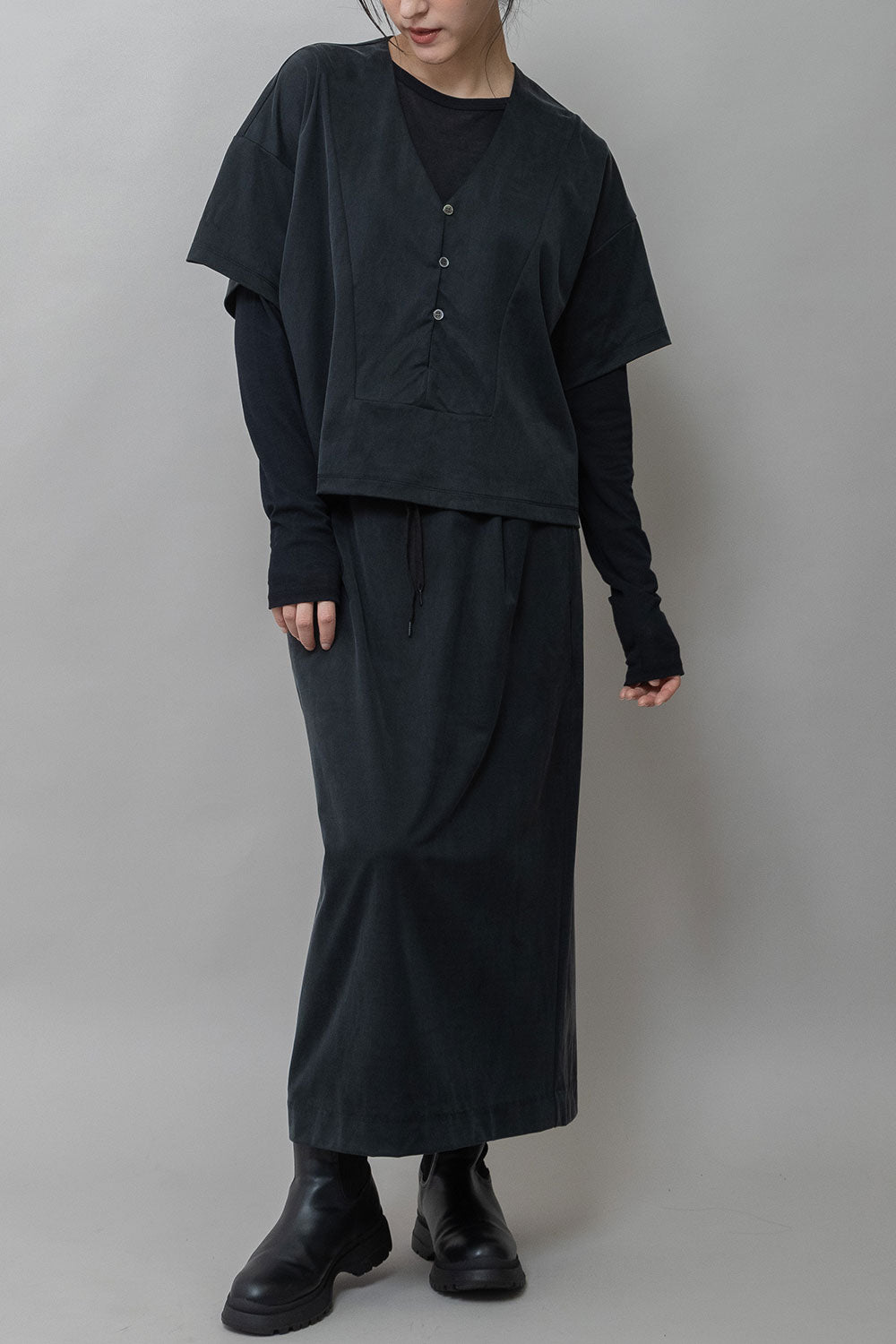 Munich サテンジャージーＶネックトップス【MN261U12】