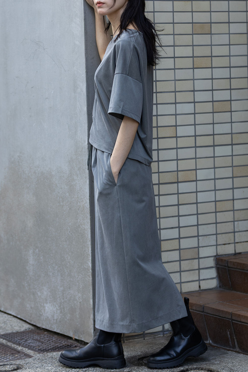 Munich サテンジャージーＶネックトップス【MN261U12】