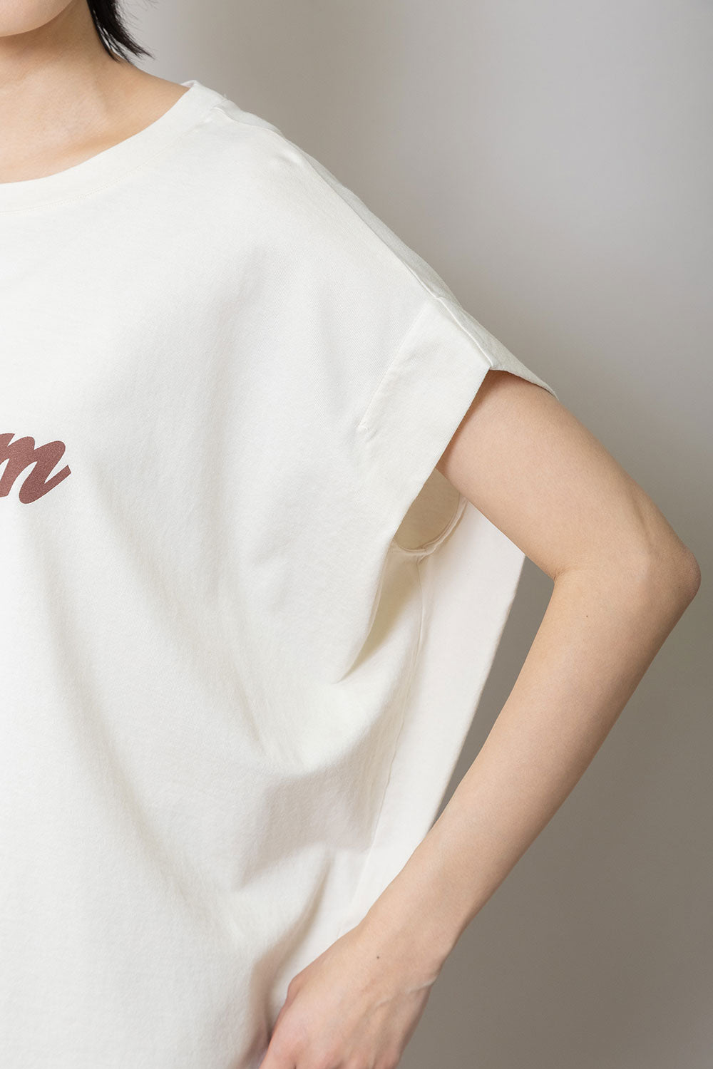 Munich "The Plum"ロゴプリントタックスリーブTシャツ【MN261U34】
